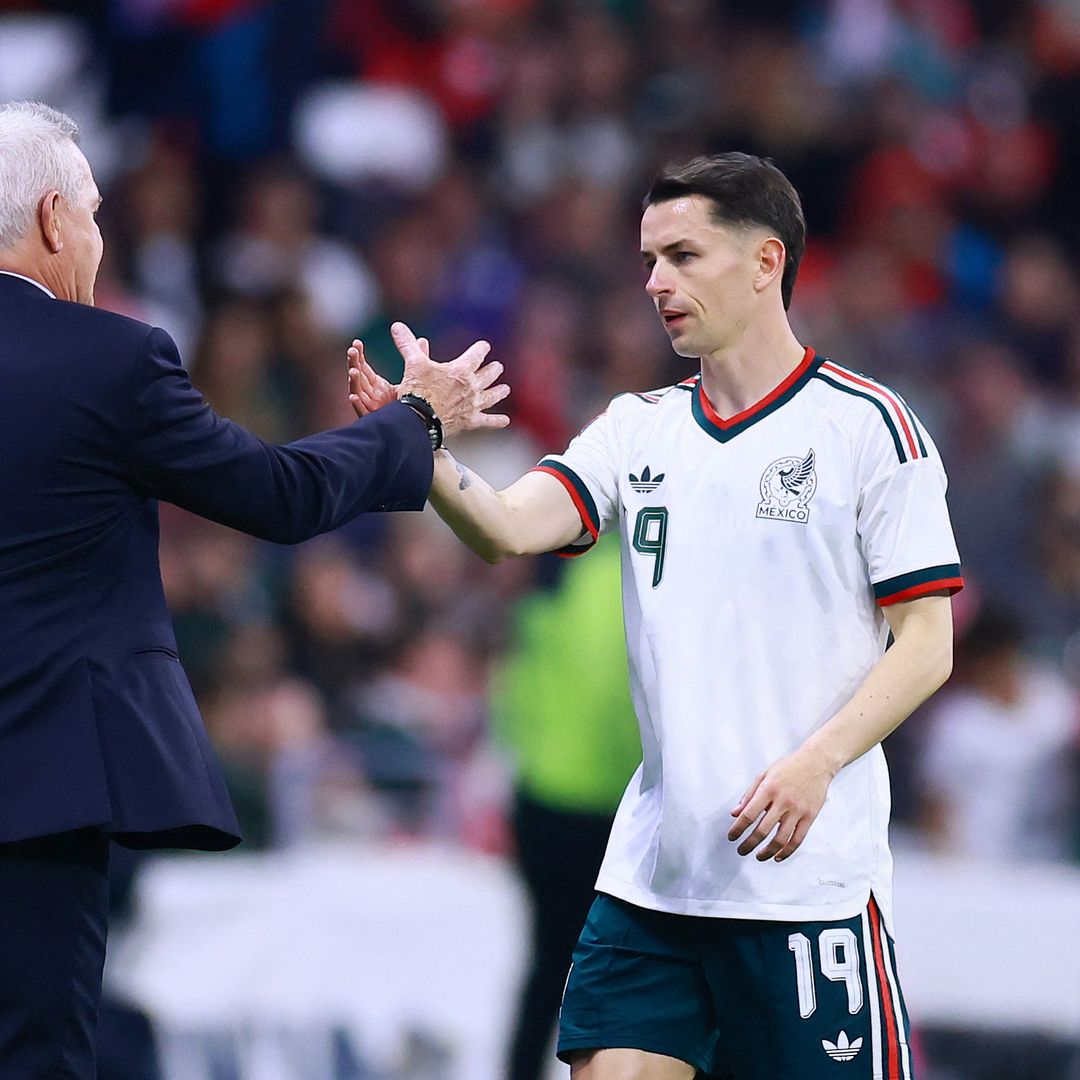 Álvaro Fidalgo y Javier Aguirre durante un partido de la Selección Mexicana